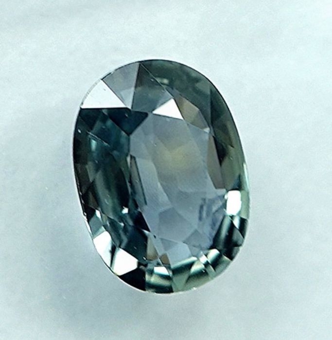 Safir 0,86 ct verde/albastru oval