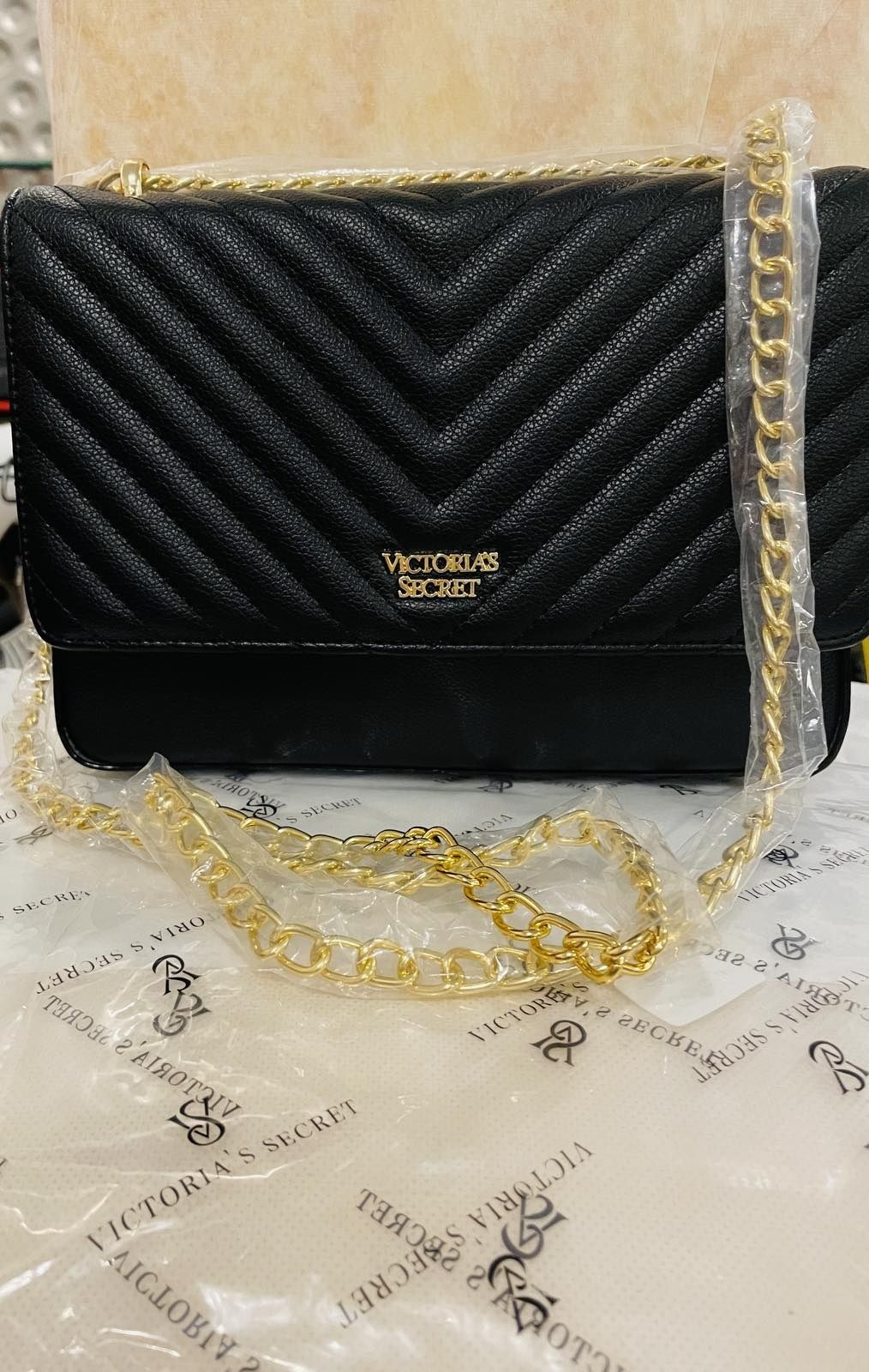 Victoria's Secret Pebbled V-Quilt Street чанта през рамо Chain Strap P