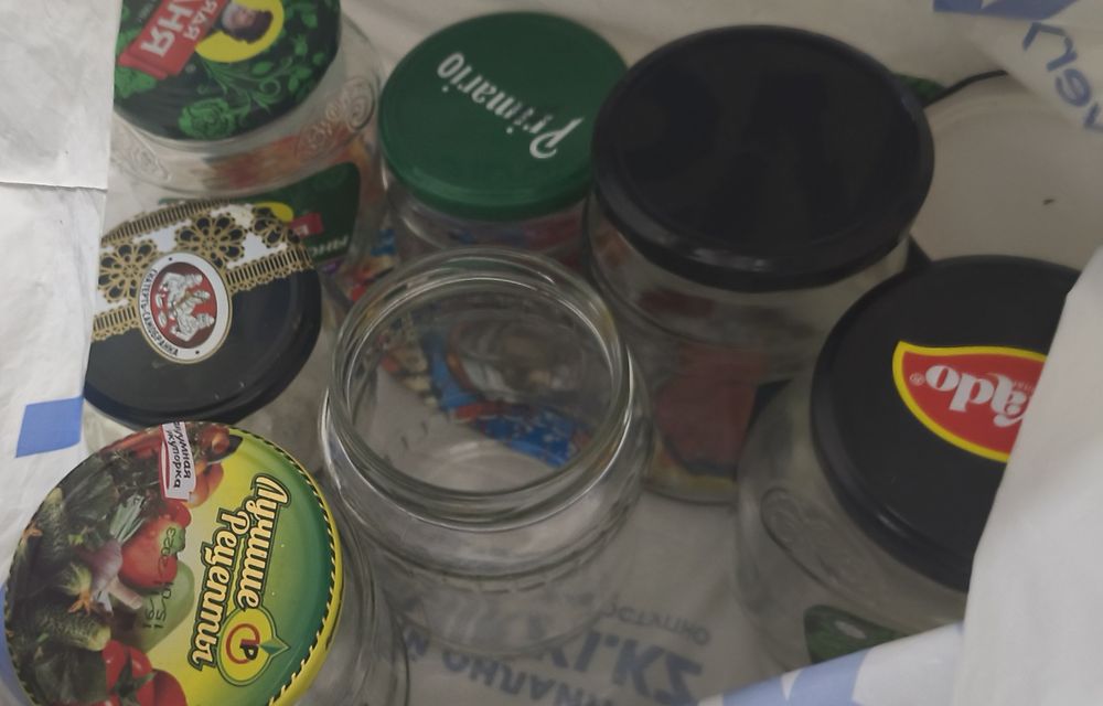 Отдам банки с крышкой бесплатно