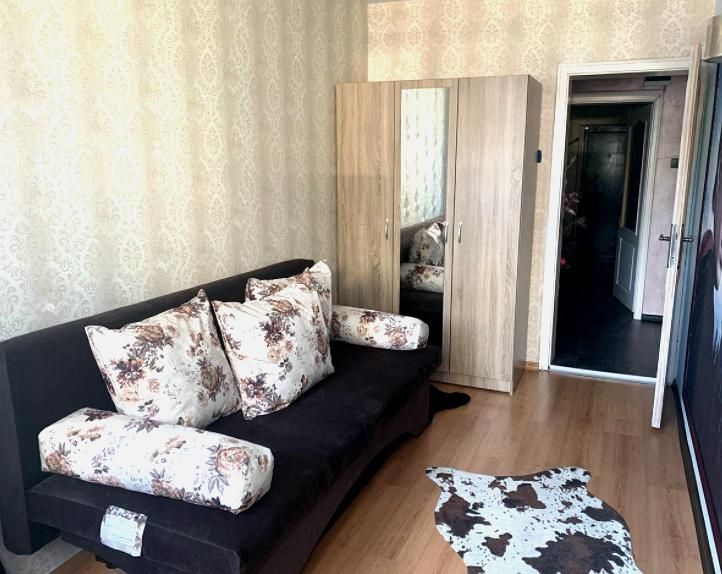 Дава се под наем Тристаен апартамент в Бургас, Лазур - 100 кв.м за 663 € - Снимка #1