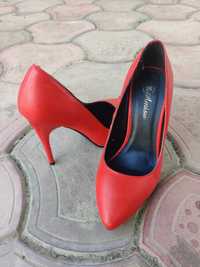 Pantofi roși Nr 36