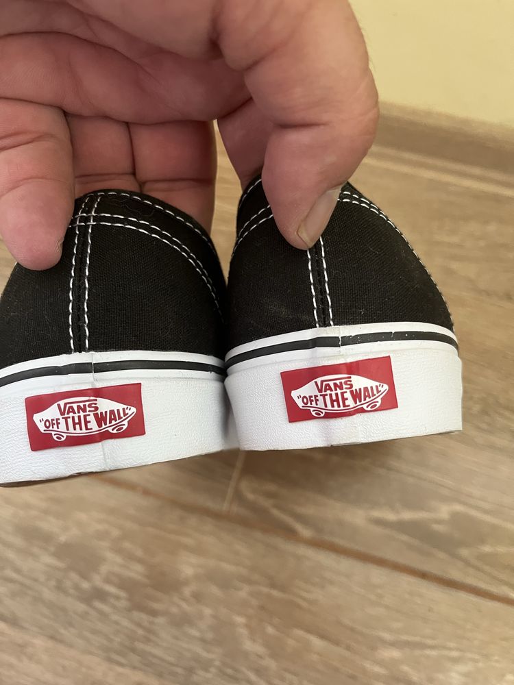 Vans, нови,черни кецове