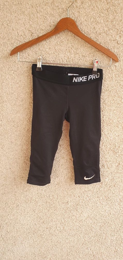 Pantaloni sport 3/4 Nike S, 10-12 ani