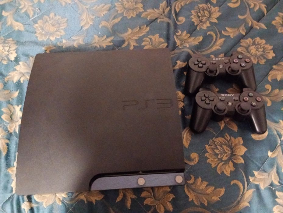 Vând PS3 SLIM merge tot la el