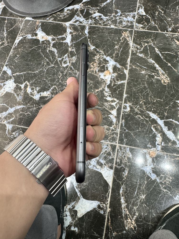 iPhone 11 yengi 300$