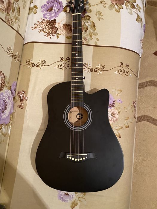 продам гитару черную акустическую