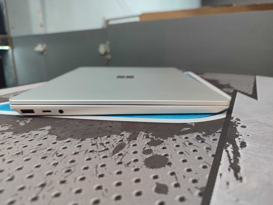 Мощный офисный ноутбук Microsoft Surface i5-1035G1 16/256