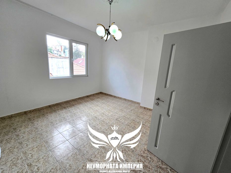 Дава се под наем Тристаен апартамент в Асеновград - 120 кв.м за 563 € - Снимка #12