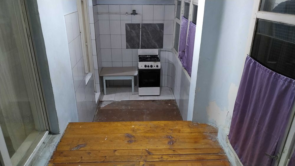 Г.Навои Аренда 3-хона 2-этаж 17-мкр подезд(семья)(напротив Центр Банк)