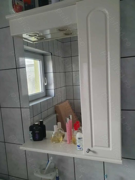 Vând set  masca baie + lavoar + dulap cu oglinda și spoturi