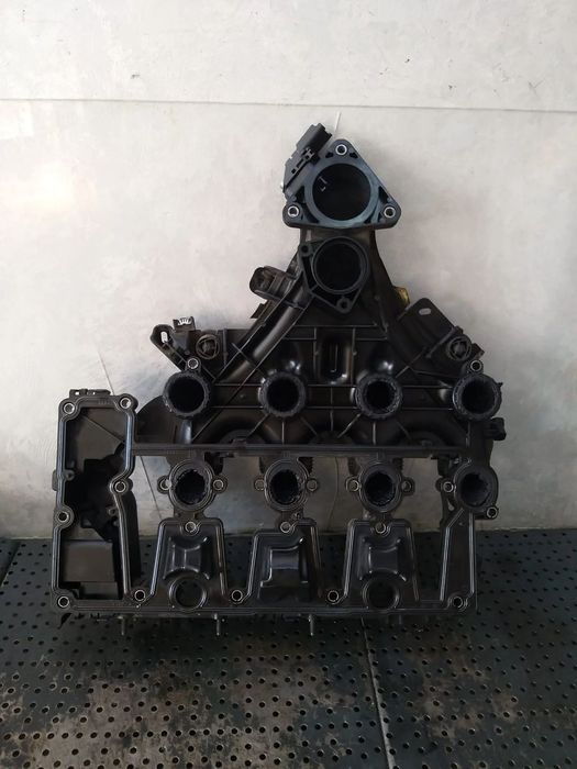 Galerie admisie cu capac culbutori 2.0 tdci ford kuga 1 9671434580