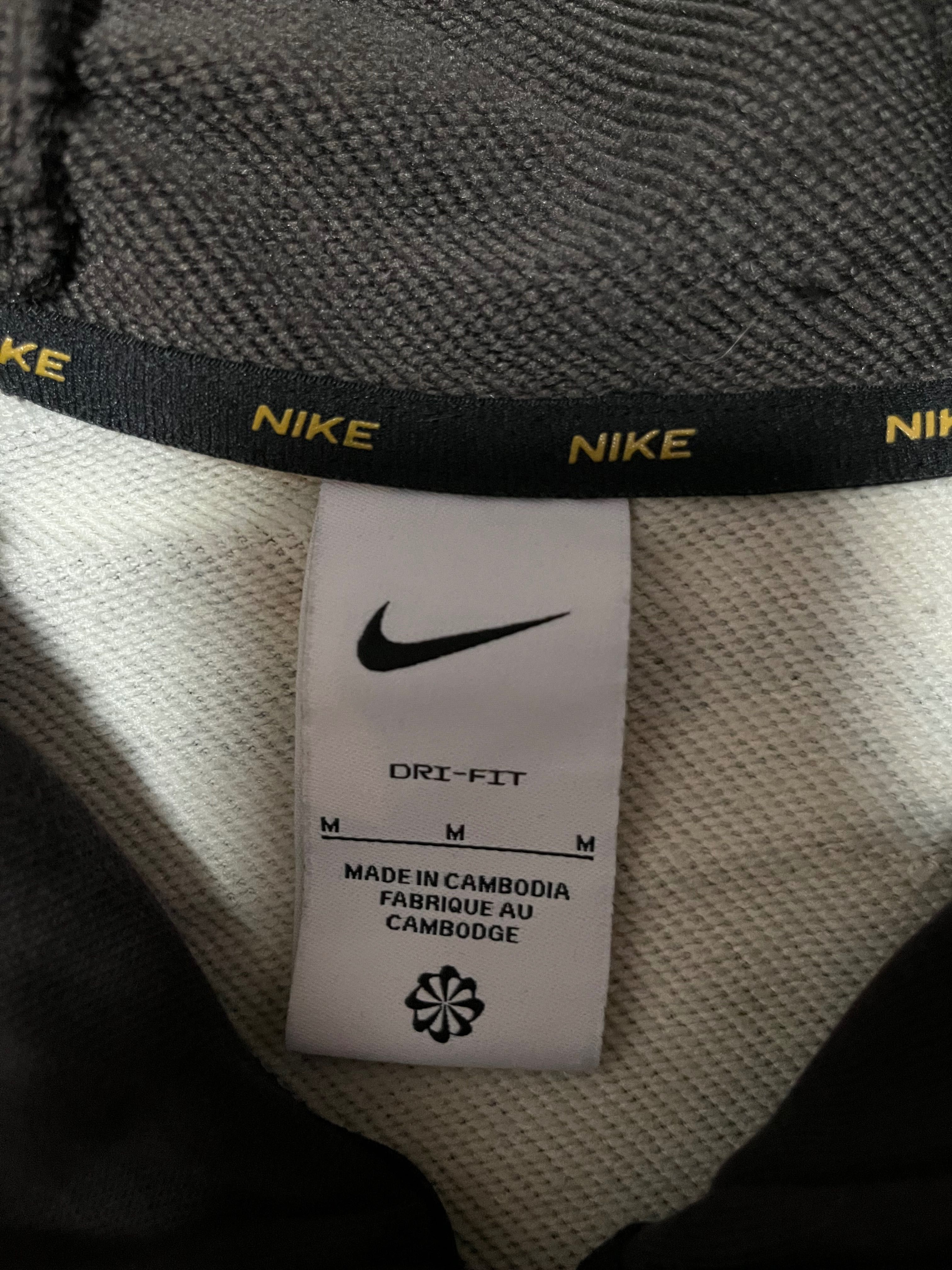 Продавам горница Nike