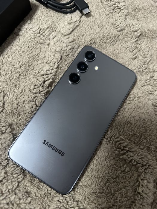 Vând samsung galaxy s24