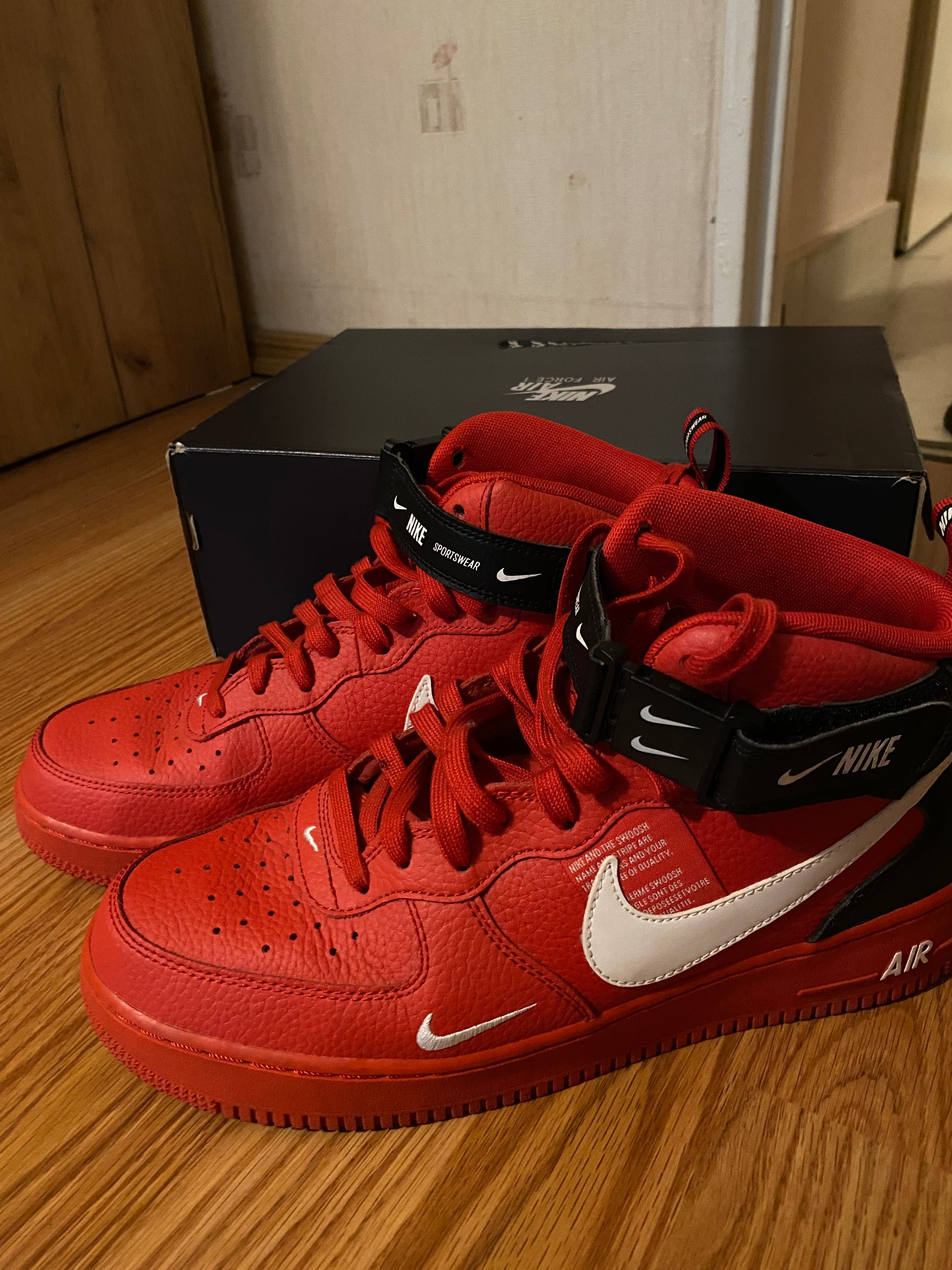 Nike air force red