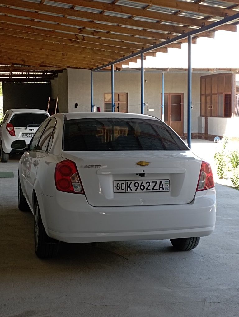 Lacetti 1.8 avtomashinasi sotiladi