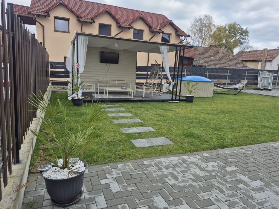 Casa de vanzare cu spatiu comercial