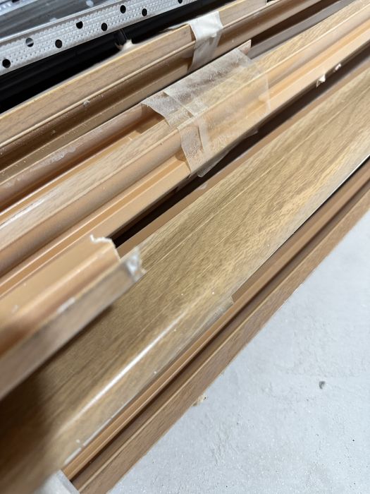 Продам б/у плинтусы