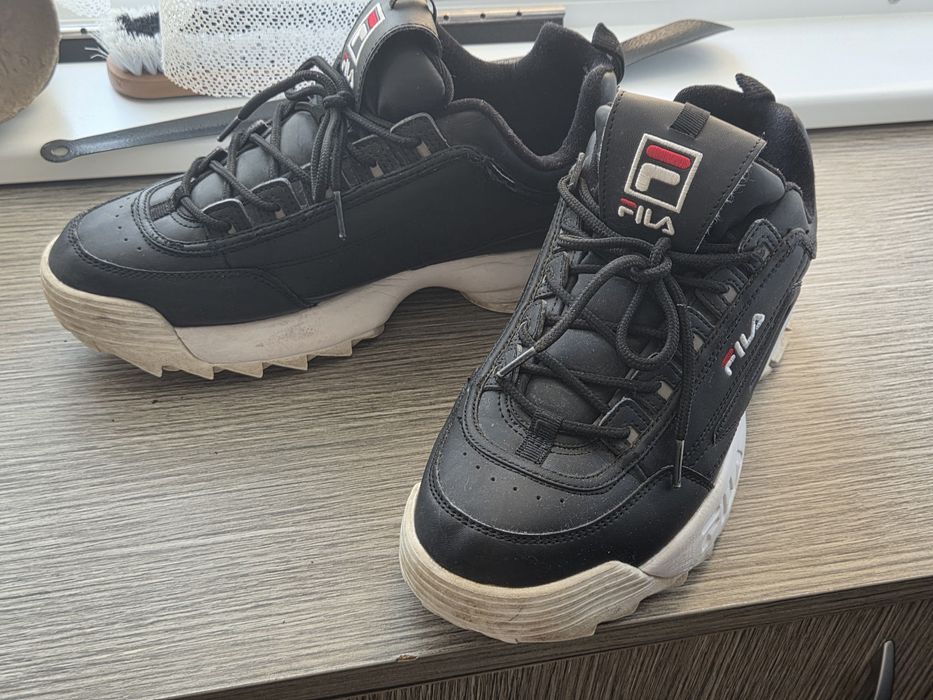 Продавам обувки Fila