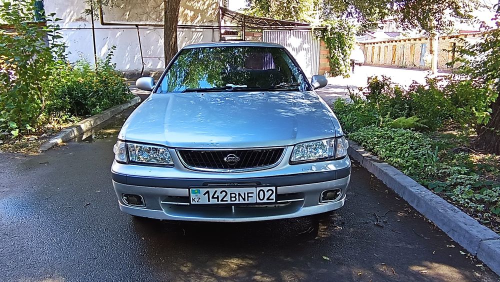 Машина  Nissan sunny