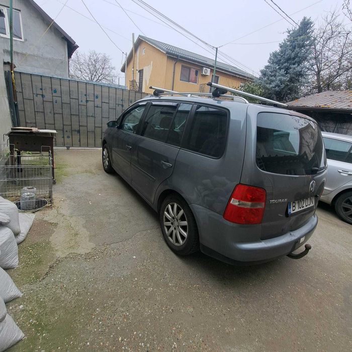 Volkswagen Touran   ieftin.  1900 €