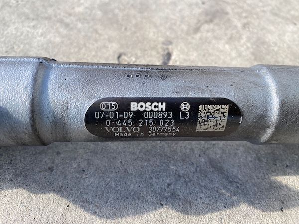 Rampa injectoare 2.4  Volvo S60 S80 V70 XC70 XC90 30777554