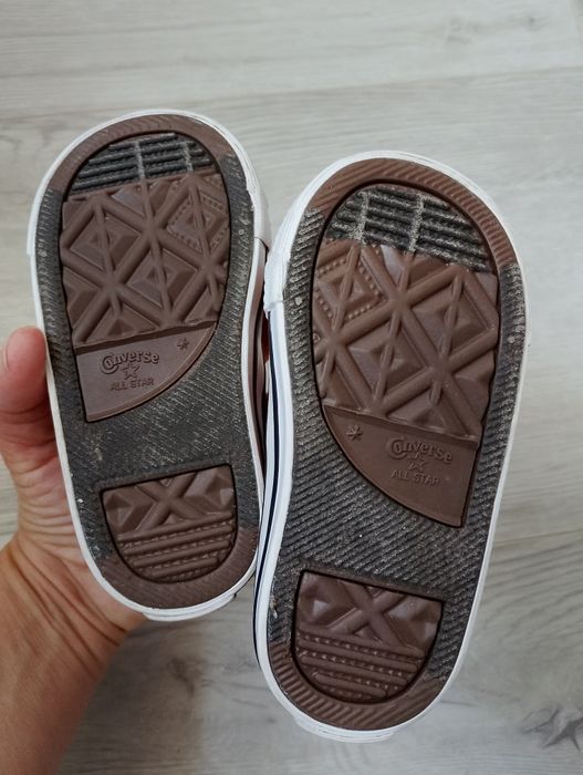 Converse mărimea 21