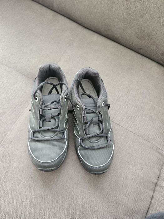 Vând încălțăminte baietel