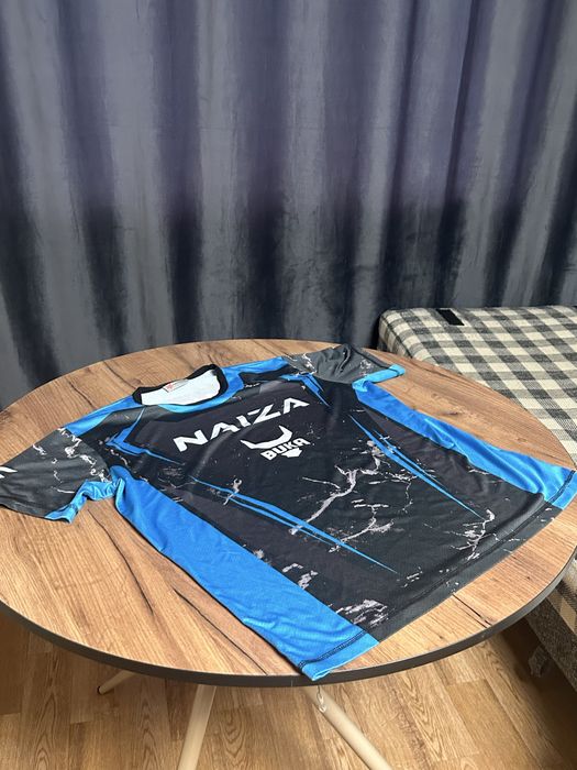 Футболка NAIZA покупал в Буке