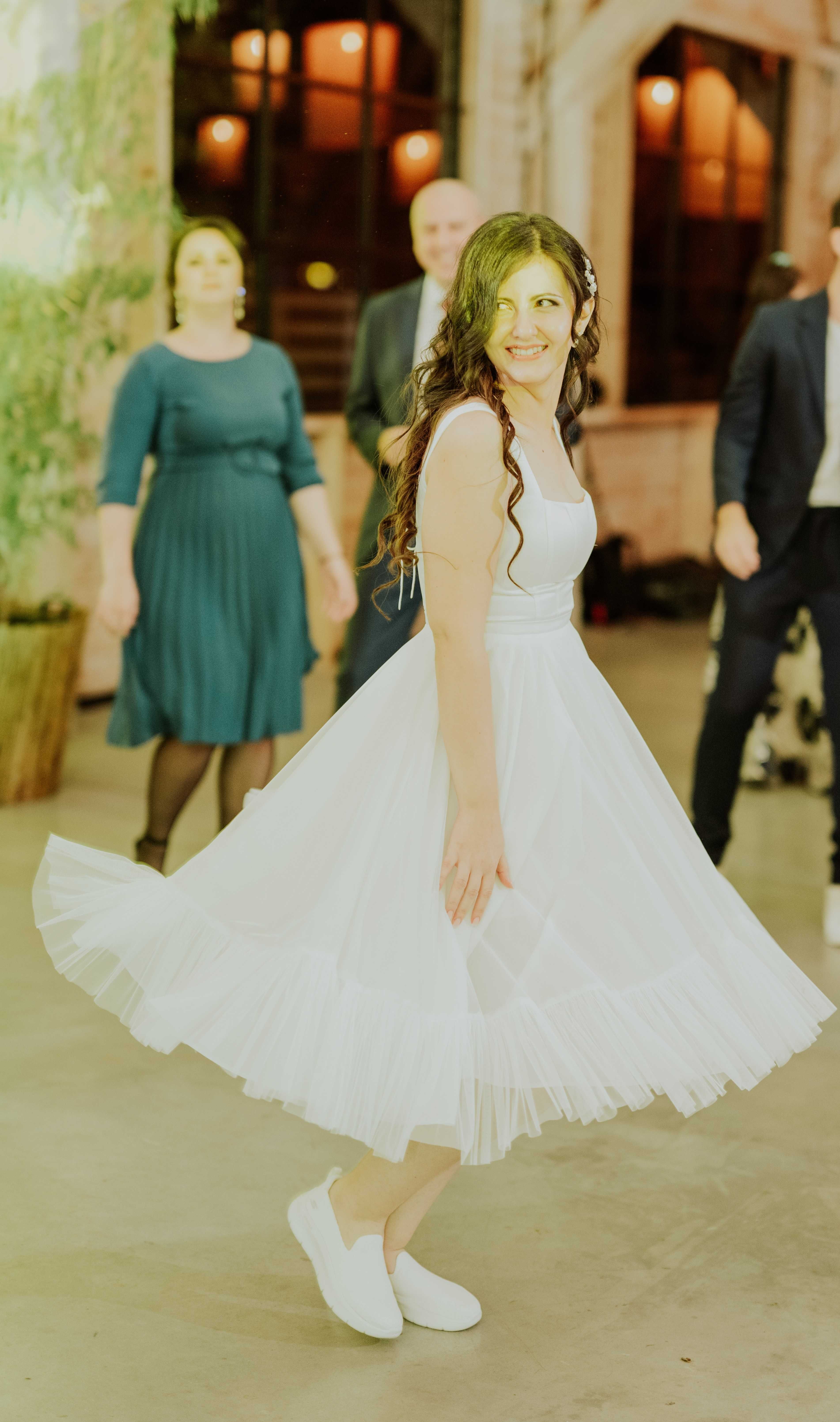 Rochie midi albă din tull, de cununie Lariette - Stare impecabilă