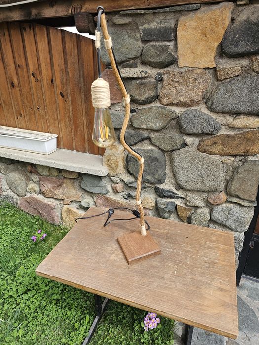 Ръчво изработена настолна лампа