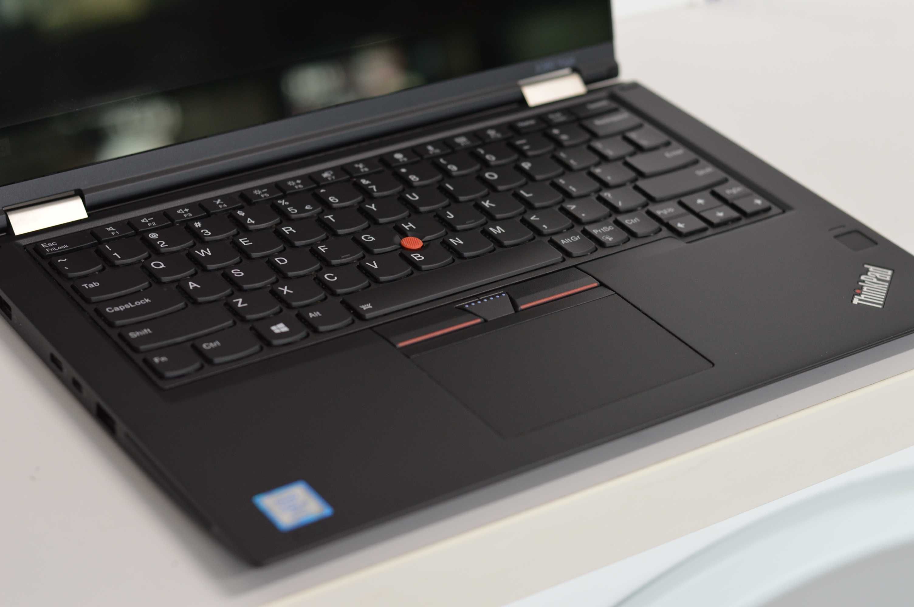 Lenovo ThinkPad Yoga X380 - Intel Core i5-8350U / 16GB RAM / 256GB SSD