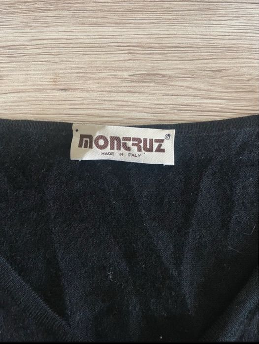 Cardigan negru din 100% lână merinos pură, cu detalii de perle