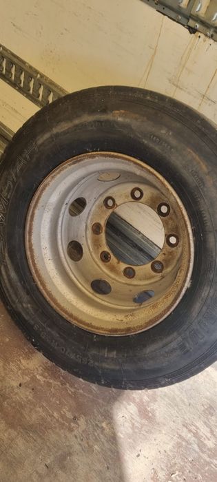 Jante cu cauciucuri 19,5 ,8 gauri 6 buc .