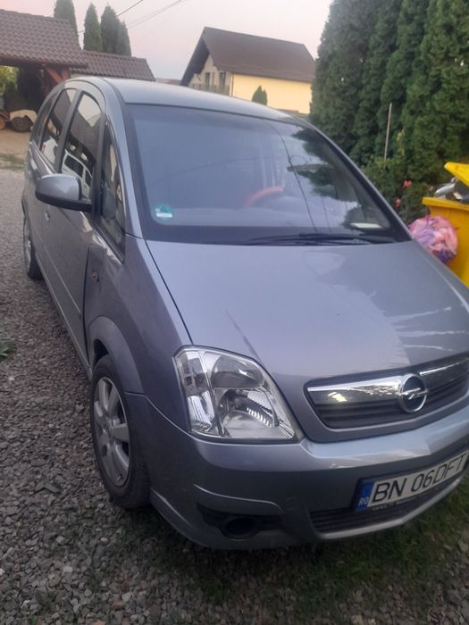 Schimb 2 mașini santa fe jeep 4x4 și opel meriva