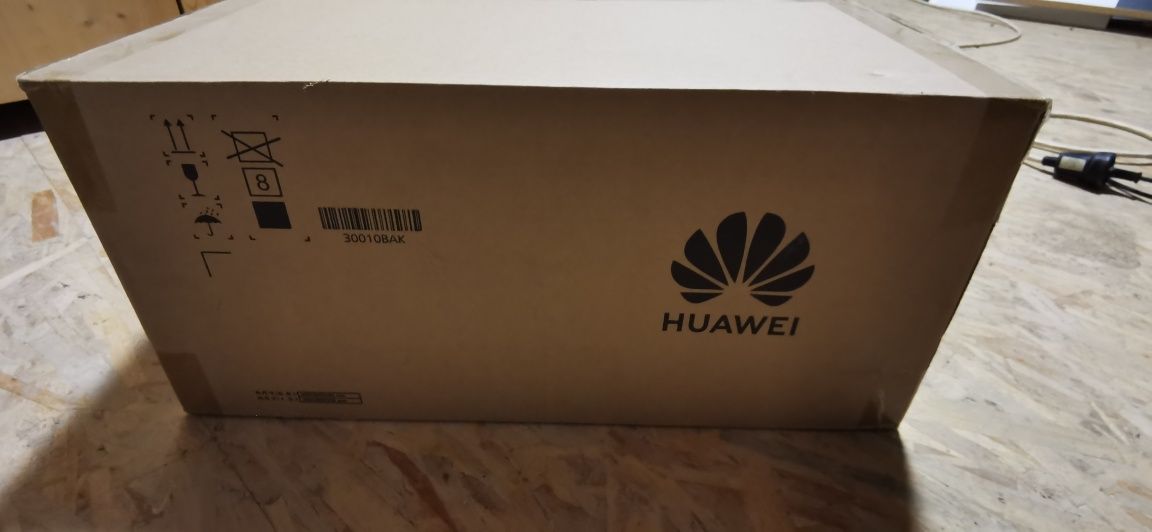 Invertor Huawei trifazic, 10kw nou cu factură și dongle.