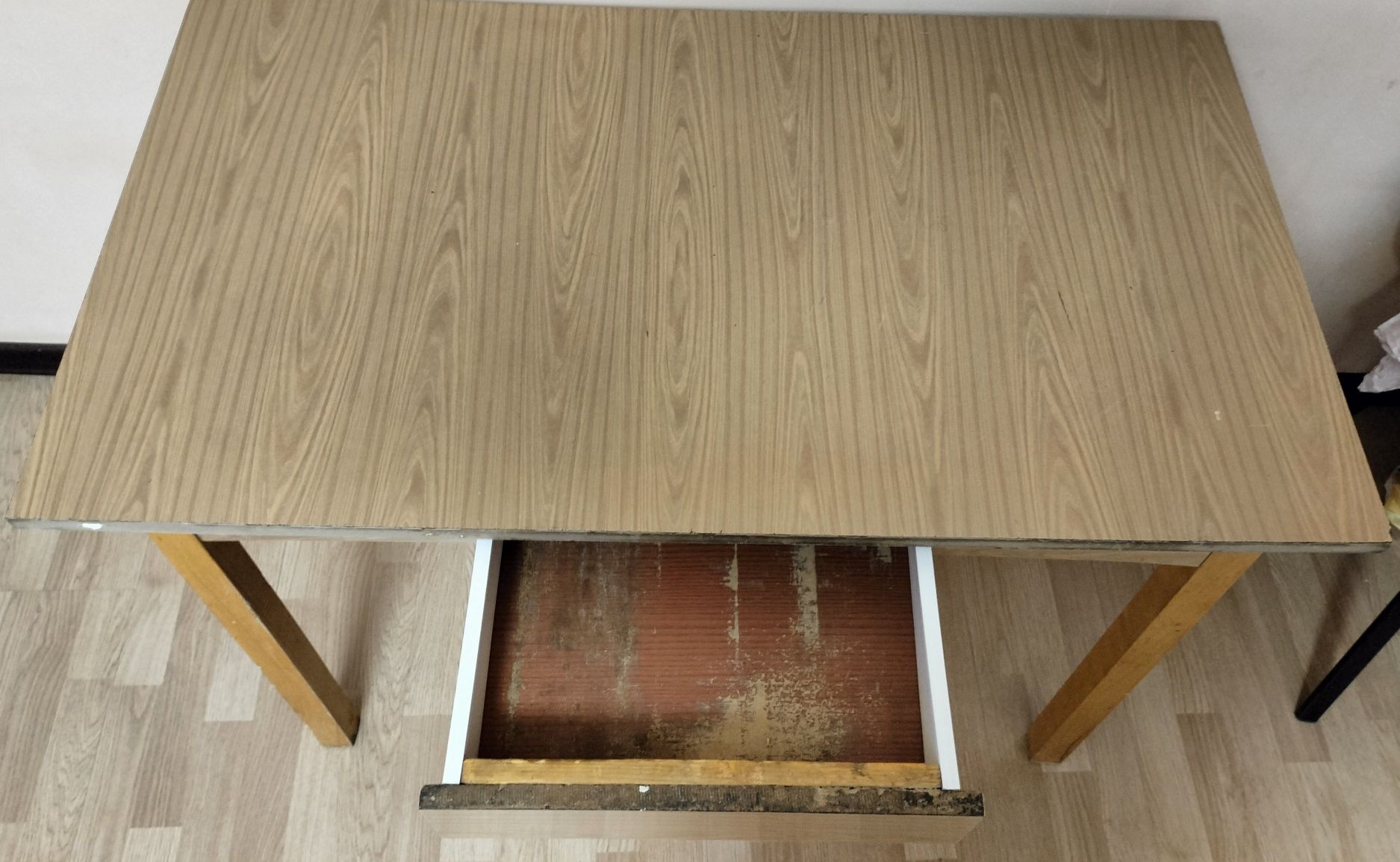 Стол кухонный 105 × 60