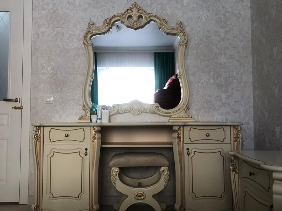 Продается спальный гарнитур