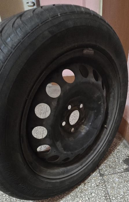 Продавам 4 бр. стоманени джанти 16" с гуми 205/55R16