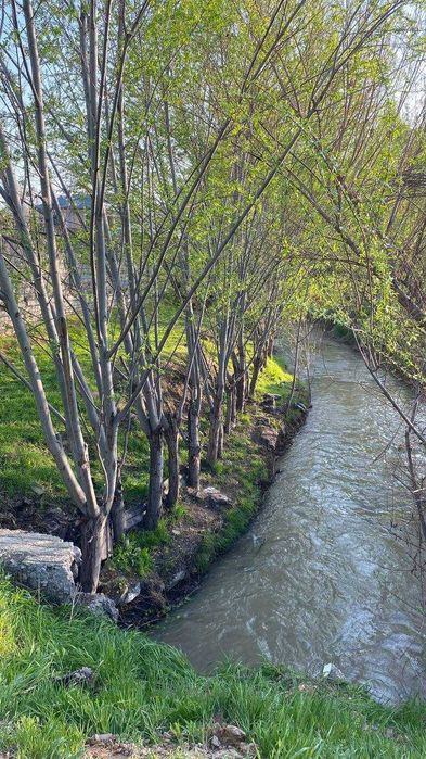 Продам землю 6соток Селекция Кибрай вдоль речки Бозсу фасад=40м