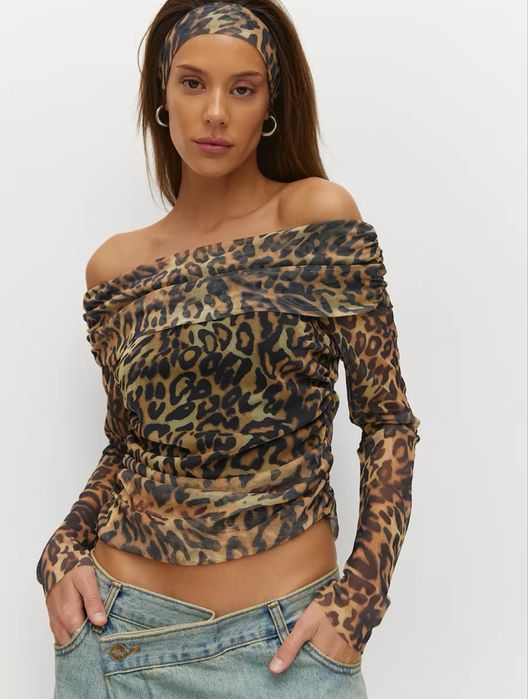 Лонгслив с открытыми плечами