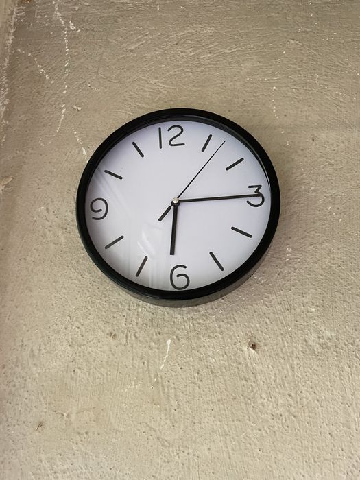Ceas de perete nefolosit deloc