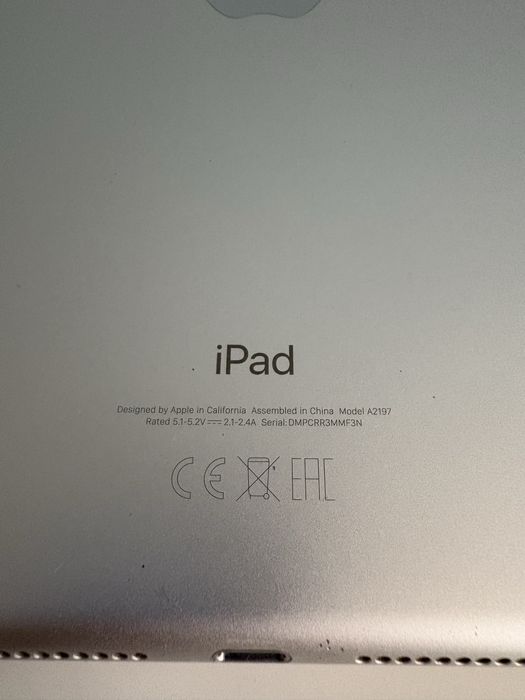 iPad 7 (10.2”) 32GB Wi-Fi — Много добро състояние, + UAG калъф подарък