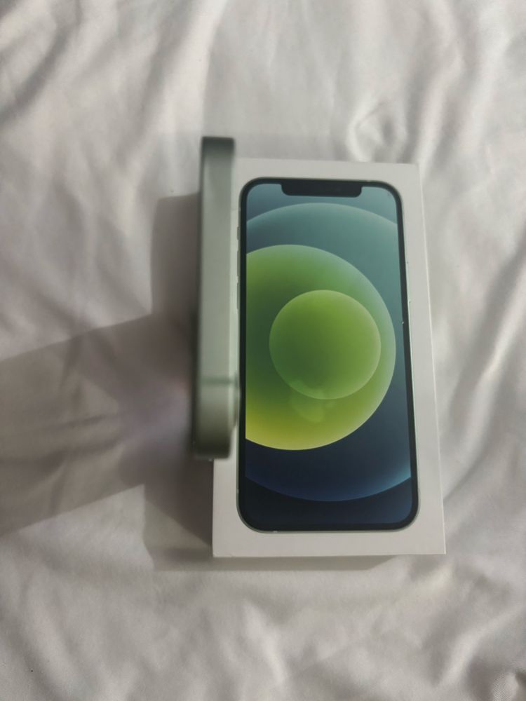 Vand sau schimb iphone 12