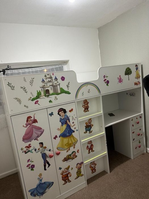 Pat fete cu birou inclus