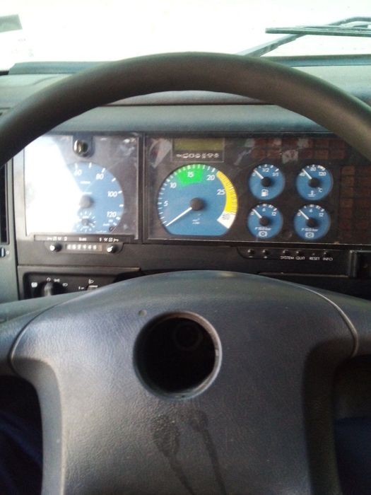 Камион марка Мерцедес