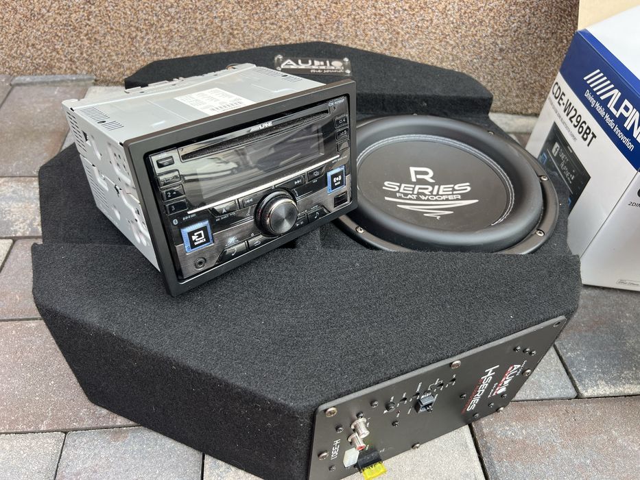 Subwoofer Activ roata Rezerva + Cd Player Alpine