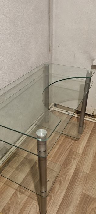 Продается стол компьютерный стеклянный