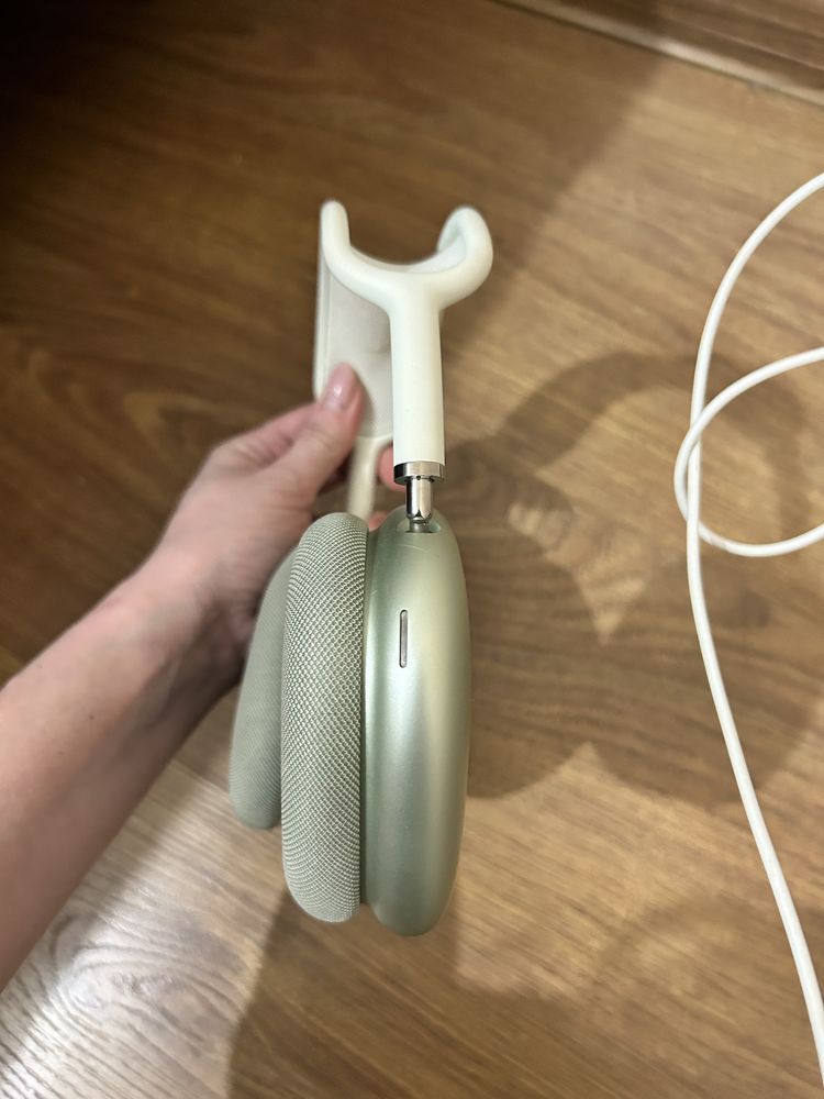 Продам срочно Airpods Max