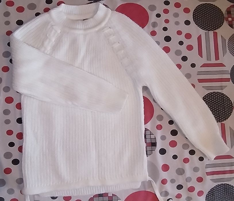 Продам тёплую кофту белого цвета