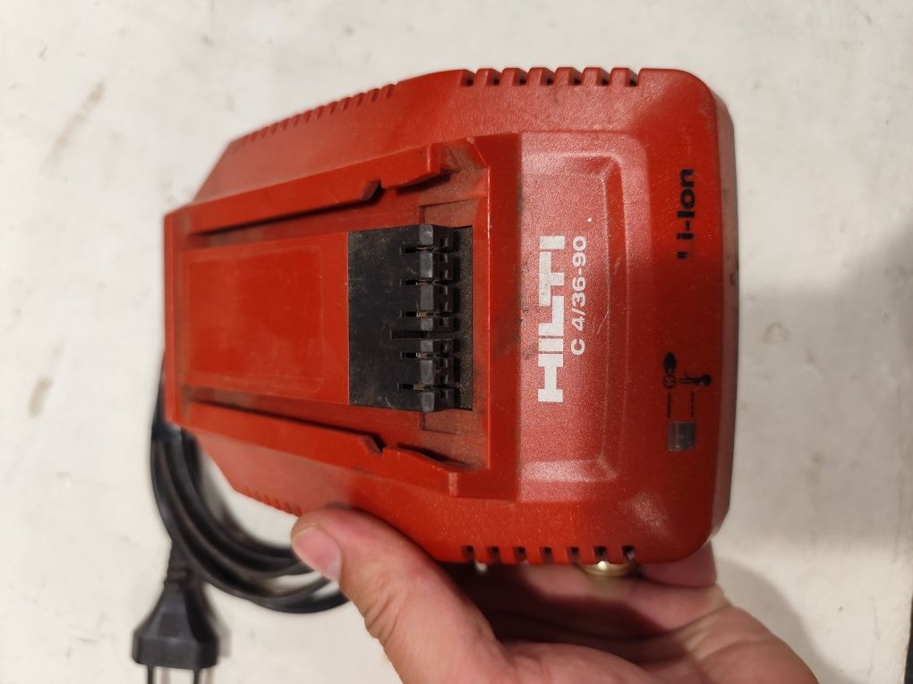 Саблен трион и батерии и зарядно Хилти Hilti SR 6-A22